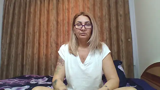 Snapshot of PussyEvely chatting on 01.09.25 PussyEvely online show from 01.09.25