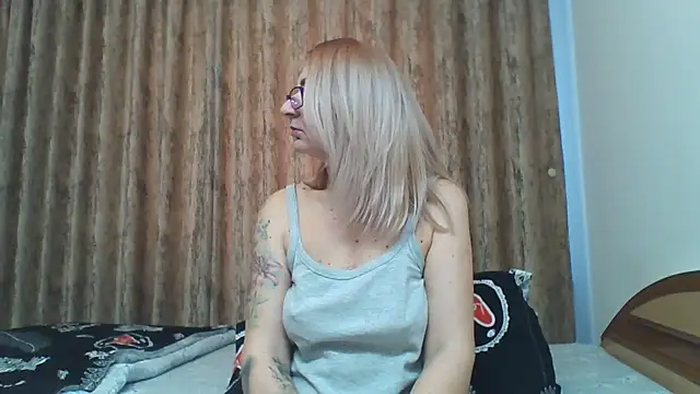 Snapshot of PussyEvely chatting on 01.30.25 PussyEvely online show from 01.30.25