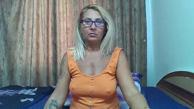 Snapshot of PussyEvely chatting on 09.09.25 PussyEvely online show from 09.09.25