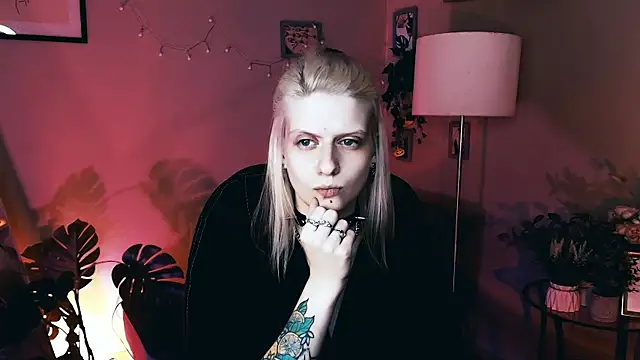 Snapshot of Noah_ElmerX chatting on 10.25.25 Noah ElmerX online show from 10.25.25