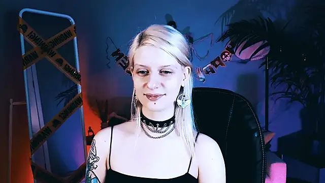 Snapshot of Noah_ElmerX chatting on 10.27.25 Noah ElmerX online show from 10.27.25