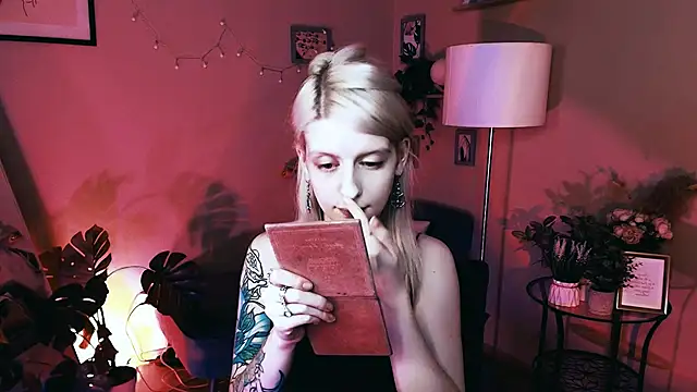 Snapshot of Noah_ElmerX chatting on 10.30.25 Noah ElmerX online show from 10.30.25