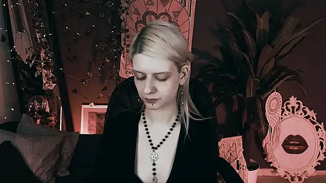 Snapshot of Noah_ElmerX chatting on 11.22.25 Noah ElmerX online show from 11.22.25