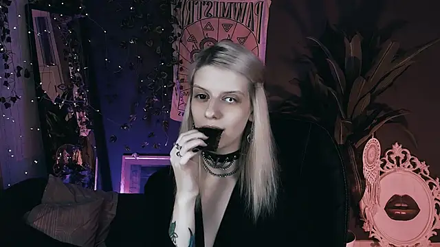 Snapshot of Noah_ElmerX chatting on 11.23.25 Noah ElmerX online show from 11.23.25