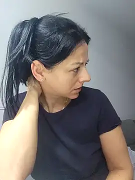 bruneta sexy23 online show from 01.12.25