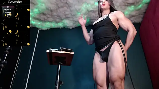 Layla miss online show from 11.14.25