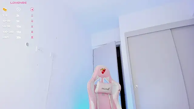 Snapshot of mia_yourmommy chatting on 12.04.25 mia yourmommy online show from 12.04.25