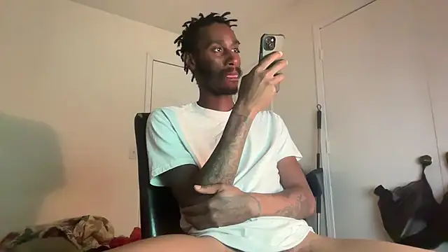 Snapshot of ITSONLYKENNY chatting on 10.07.25 ITSONLYKENNY online show from 10.07.25