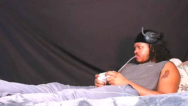 Carolinayoungin online show from 04.12.26