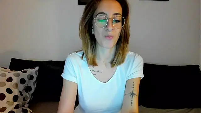 Snapshot of DesireMore90 chatting on 12.17.24 DesireMore90 online show from 12.17.24