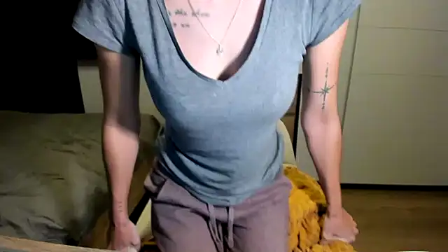 Snapshot of DesireMore90 chatting on 12.27.24 DesireMore90 online show from 12.27.24