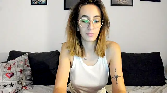 Snapshot of DesireMore90 chatting on 01.10.25 DesireMore90 online show from 01.10.25