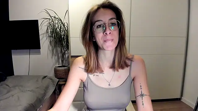 Snapshot of DesireMore90 chatting on 01.28.25 DesireMore90 online show from 01.28.25