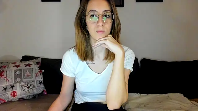 Snapshot of DesireMore90 chatting on 02.04.25 DesireMore90 online show from 02.04.25