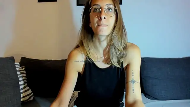 Snapshot of DesireMore90 chatting on 09.10.25 DesireMore90 online show from 09.10.25