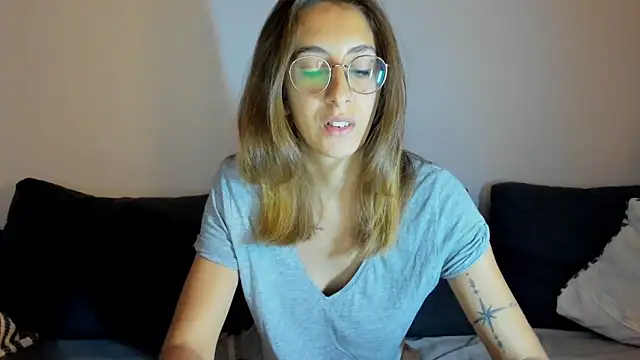 Snapshot of DesireMore90 chatting on 09.17.25 DesireMore90 online show from 09.17.25