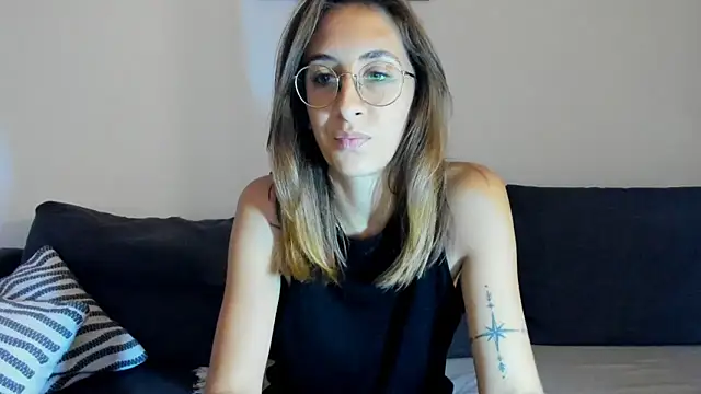 Snapshot of DesireMore90 chatting on 09.23.25 DesireMore90 online show from 09.23.25