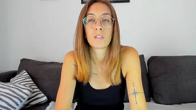 Snapshot of DesireMore90 chatting on 09.25.25 DesireMore90 online show from 09.25.25