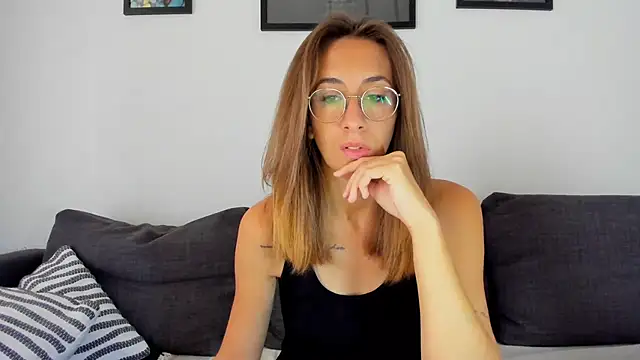 Snapshot of DesireMore90 chatting on 09.26.25 DesireMore90 online show from 09.26.25