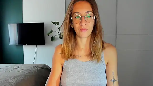 Snapshot of DesireMore90 chatting on 10.05.25 DesireMore90 online show from 10.05.25