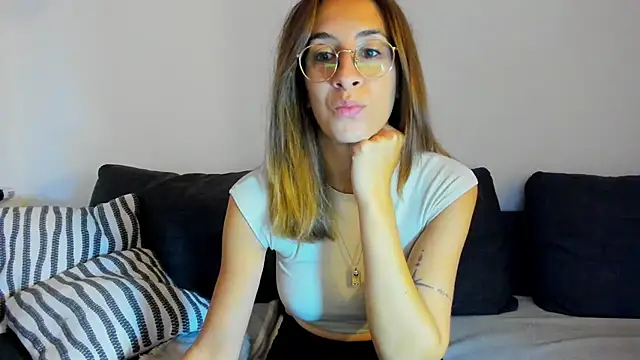 Snapshot of DesireMore90 chatting on 10.08.25 DesireMore90 online show from 10.08.25