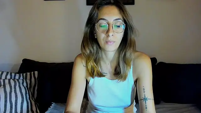 Snapshot of DesireMore90 chatting on 10.10.25 DesireMore90 online show from 10.10.25