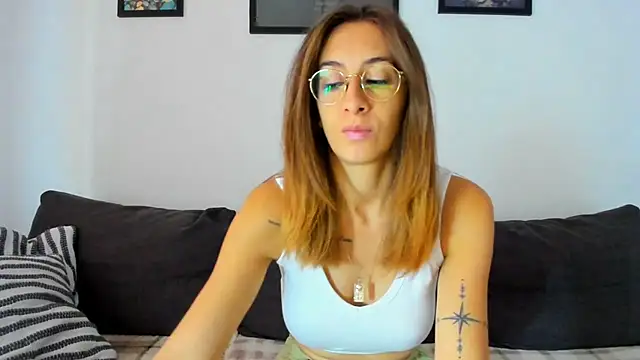 Snapshot of DesireMore90 chatting on 11.05.25 DesireMore90 online show from 11.05.25