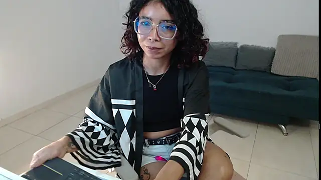 Snapshot of Putaku_San chatting on 03.09.25 Putaku San online show from 03.09.25