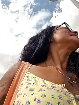 Snapshot of Allana_Squirt chatting on 09.21.25 Allana Squirt online show from 09.21.25