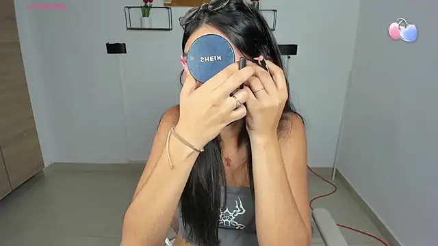 emily villamil online show from 04.08.26