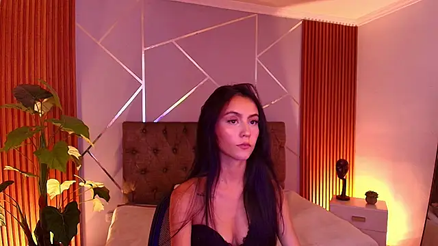 Coralinnee  online show from 03.19.26