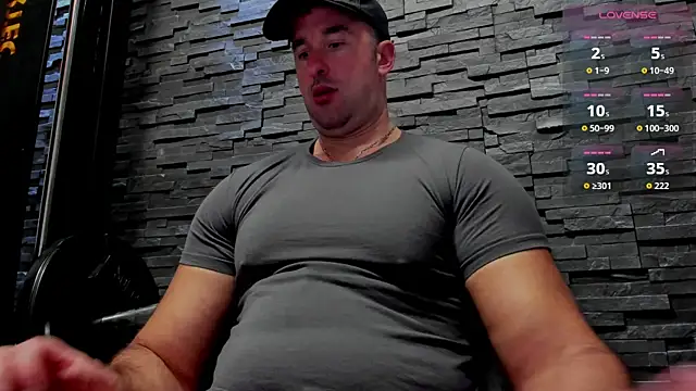 Snapshot of David_Big_Daddy chatting on 10.28.25 David Big Daddy online show from 10.28.25