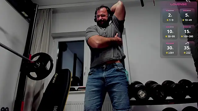 Snapshot of David_Big_Daddy chatting on 12.01.25 David Big Daddy online show from 12.01.25