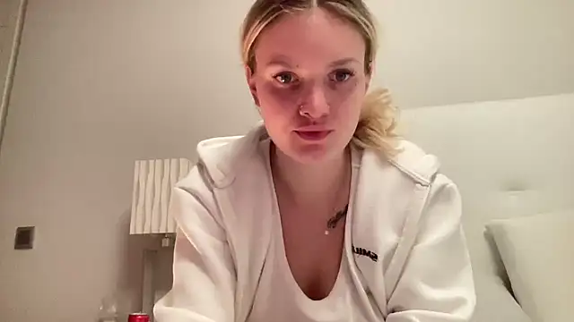 Snapshot of mariemelissah chatting on 12.15.24 mariemelissah online show from 12.15.24