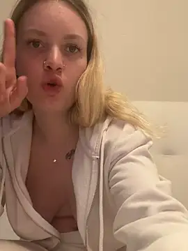 Snapshot of mariemelissah chatting on 03.01.25 mariemelissah online show from 03.01.25