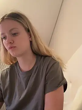 Snapshot of mariemelissah chatting on 03.11.25 mariemelissah online show from 03.11.25