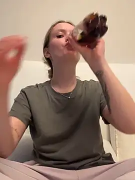 Snapshot of mariemelissah chatting on 03.12.25 mariemelissah online show from 03.12.25