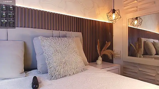 SHANONCLARK online show from 12.16.25