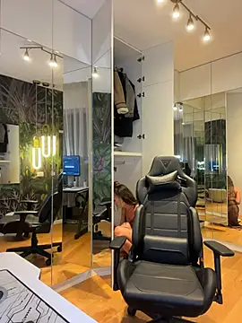 Snapshot of MileySin1111 chatting on 11.29.25 MileySin1111 online show from 11.29.25