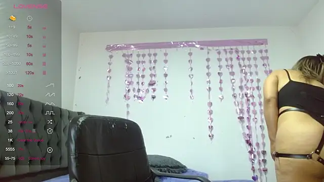 Snapshot of Lady__Pink chatting on 01.24.25 Lady Pink online show from 01.24.25