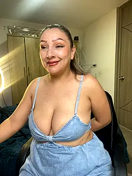 Snapshot of Lady__Pink chatting on 10.27.25 Lady Pink online show from 10.27.25