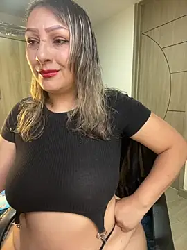 Snapshot of Lady__Pink chatting on 10.30.25 Lady Pink online show from 10.30.25