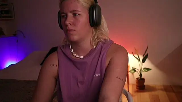 moonamii online show from 01.09.25