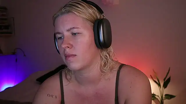 moonamii online show from 01.10.25