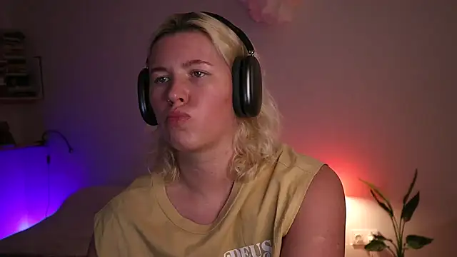 moonamii online show from 01.30.25