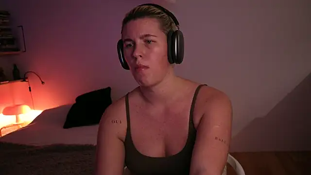 moonamii online show from 02.19.25