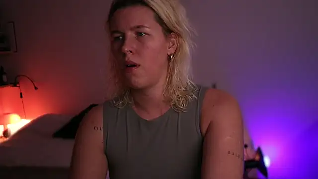 moonamii online show from 02.24.25