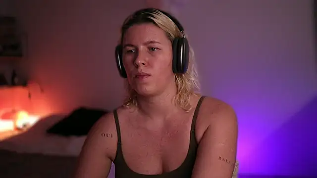 moonamii online show from 02.27.25