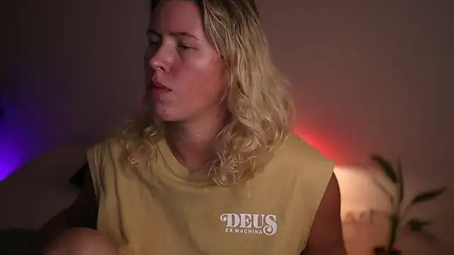 moonamii online show from 10.07.25