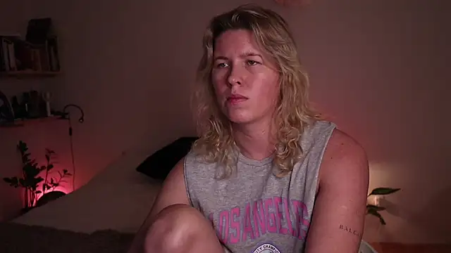 moonamii online show from 10.31.25